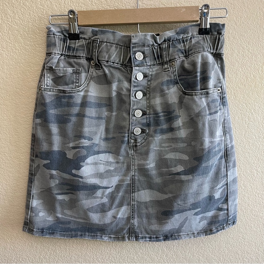 🛍️3/$15🛍️ EXPRESS High Rise Paper Bag Skirt Women’s 8 Camo